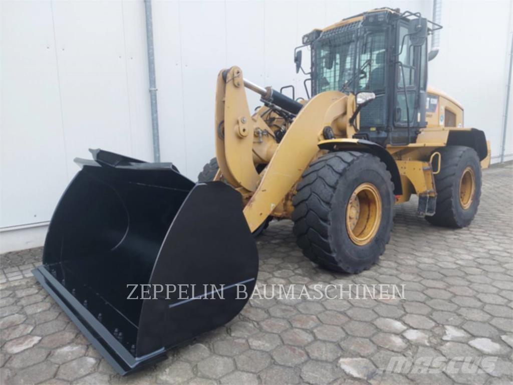 CAT 938M Gumikerekes homlokrakodók