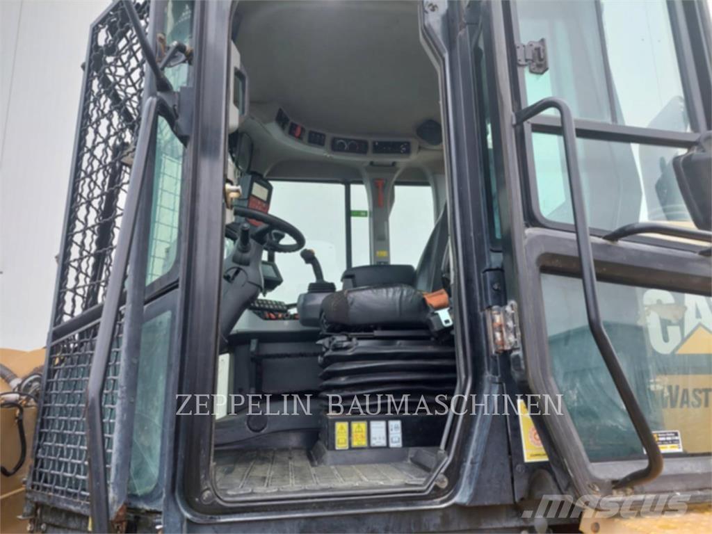 CAT 938M Gumikerekes homlokrakodók