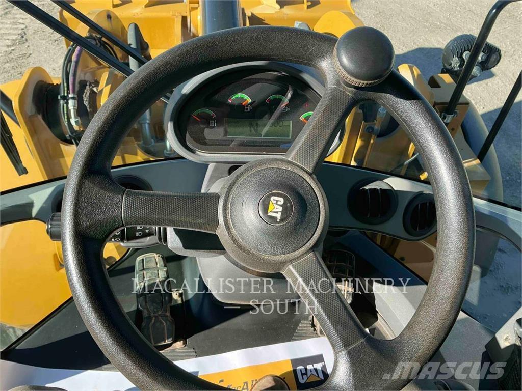 CAT 938M Gumikerekes homlokrakodók