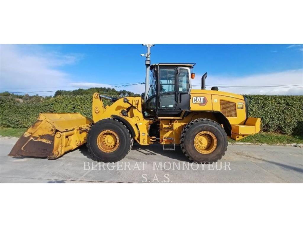 CAT 938M Gumikerekes homlokrakodók