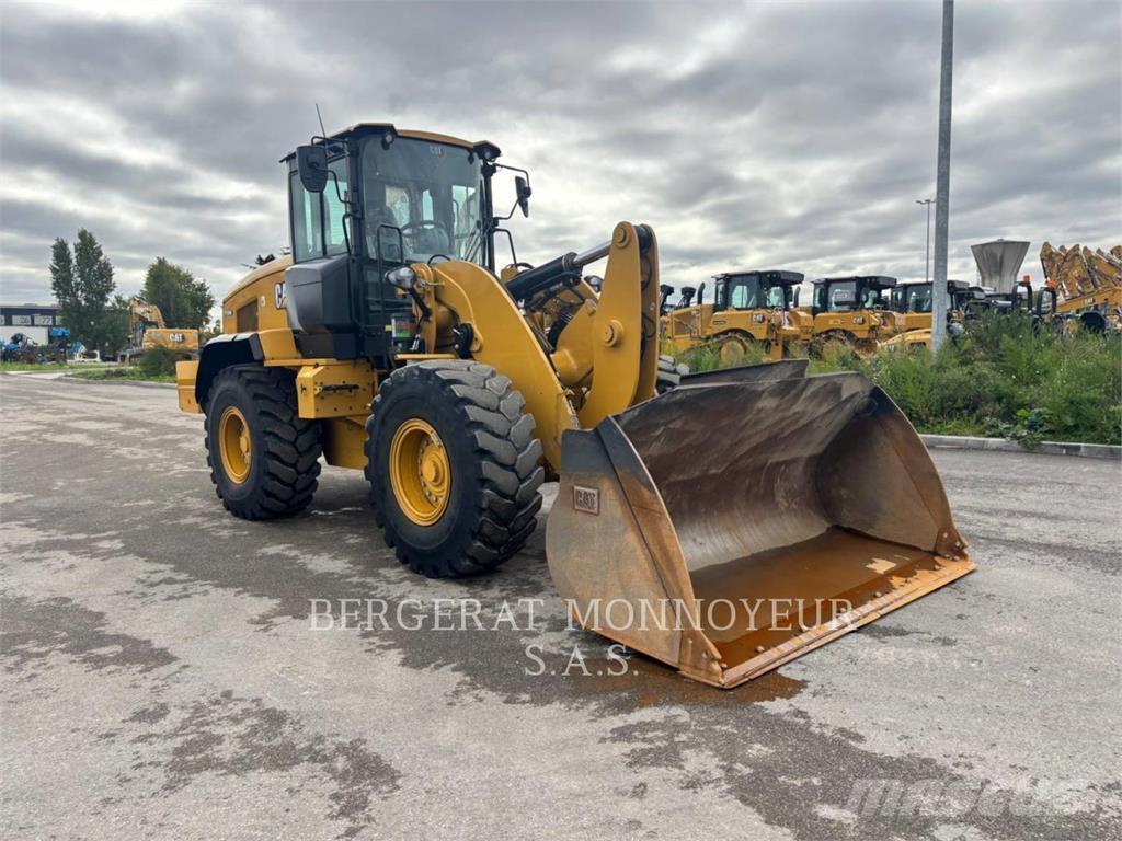 CAT 938M Gumikerekes homlokrakodók