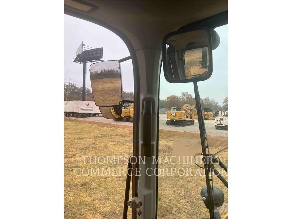 CAT 938M Gumikerekes homlokrakodók