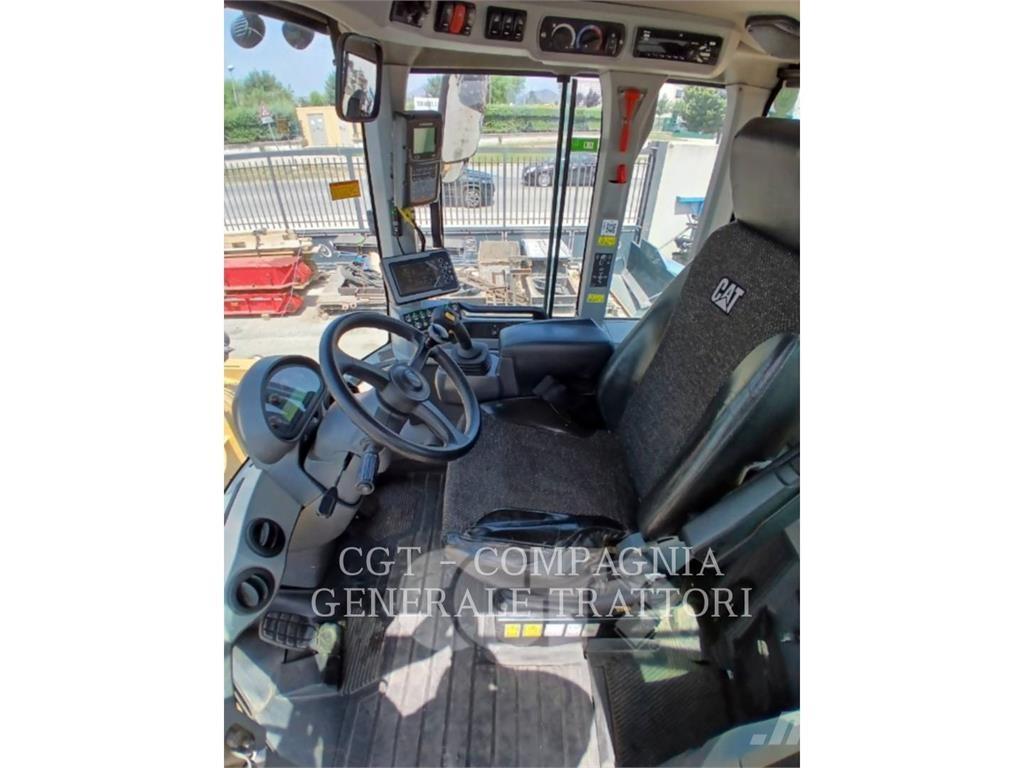 CAT 938M Gumikerekes homlokrakodók