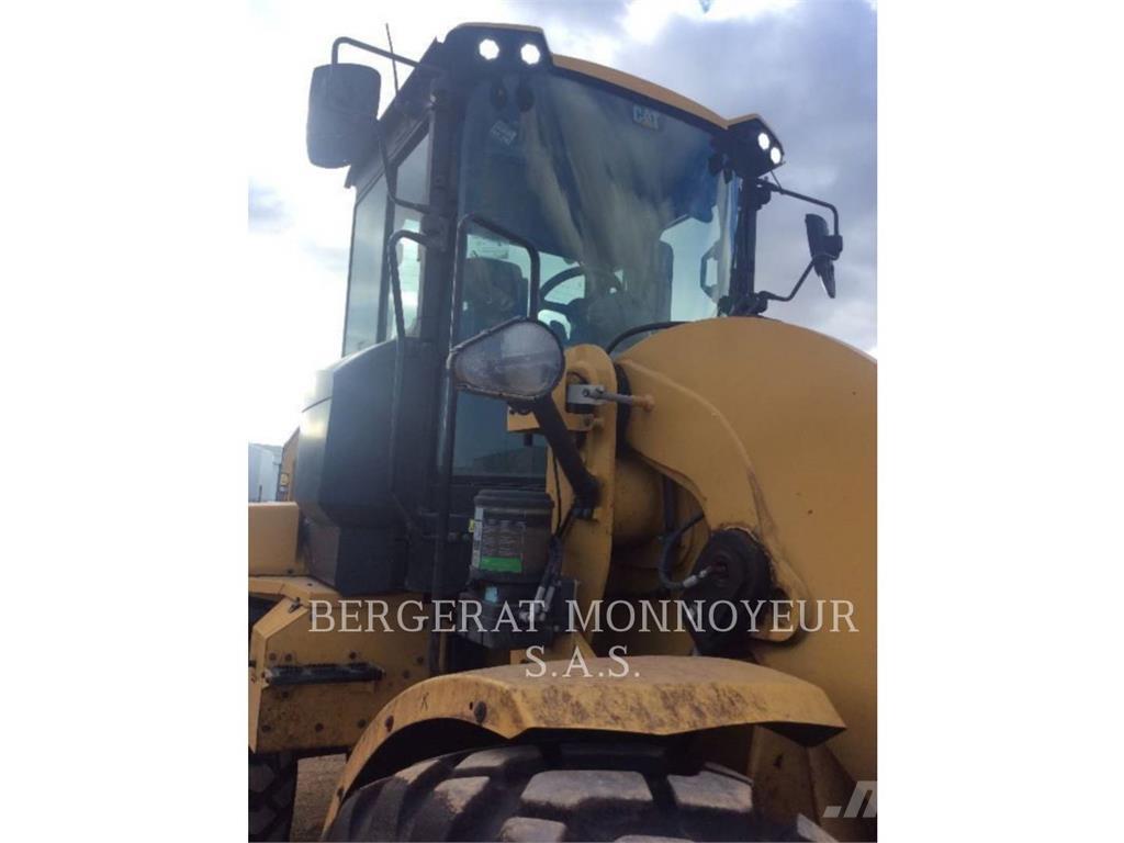 CAT 938M Gumikerekes homlokrakodók