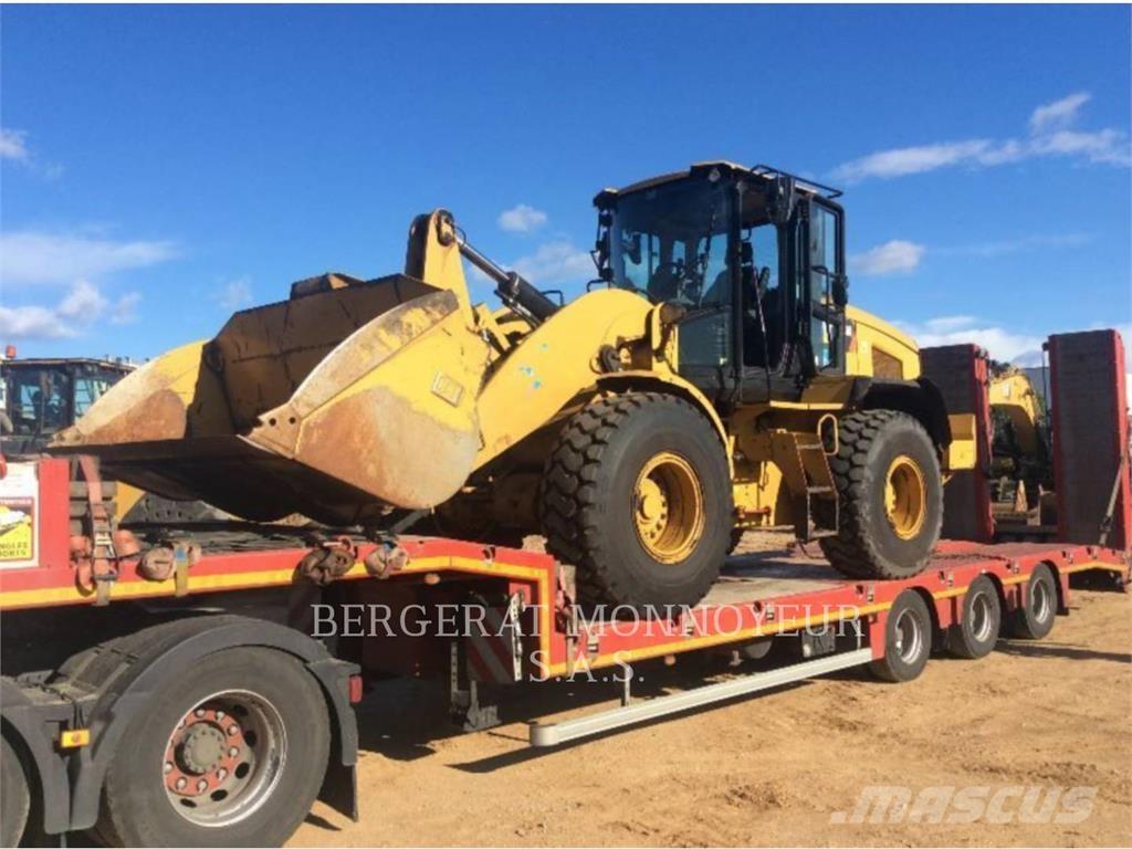 CAT 938M Gumikerekes homlokrakodók