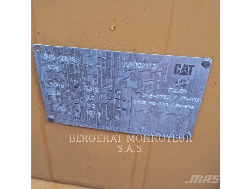 CAT 938M Gumikerekes homlokrakodók