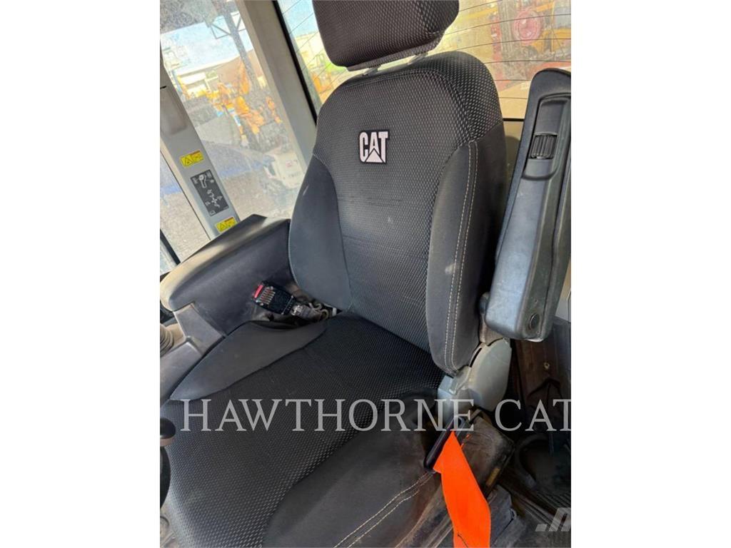 CAT 938M Gumikerekes homlokrakodók