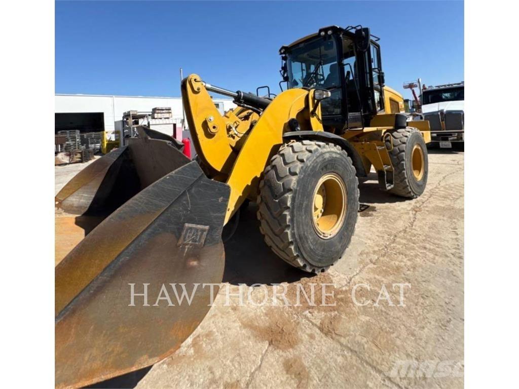 CAT 938M Gumikerekes homlokrakodók