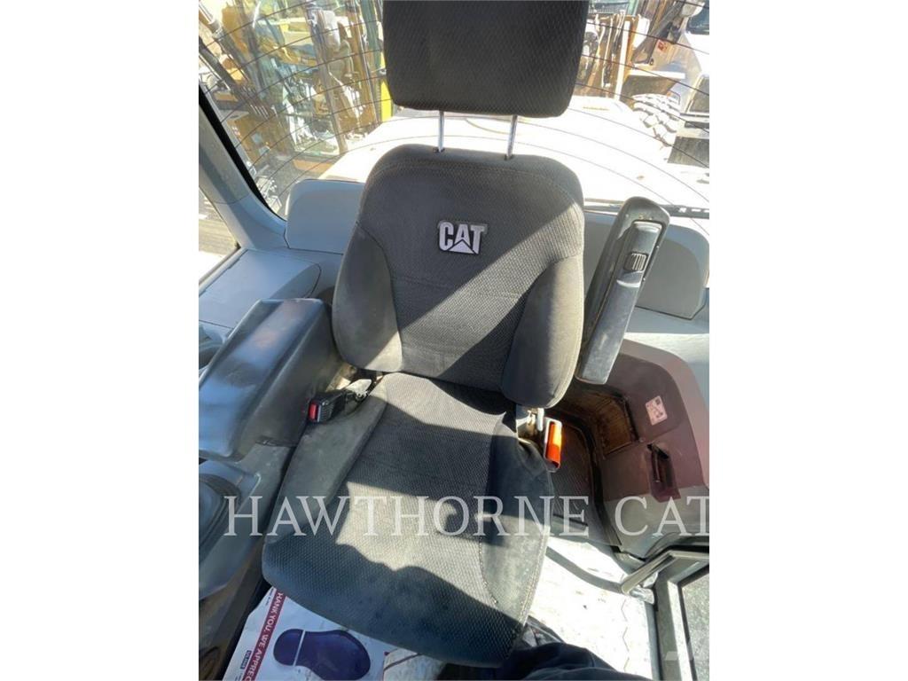 CAT 938M Gumikerekes homlokrakodók