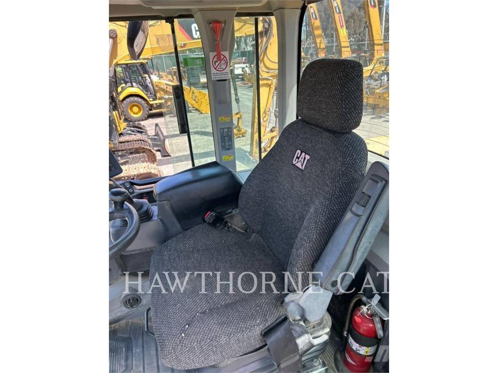 CAT 938M Gumikerekes homlokrakodók