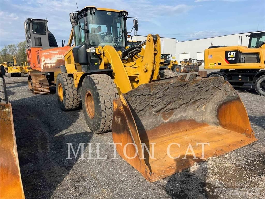 CAT 938M 2V Gumikerekes homlokrakodók