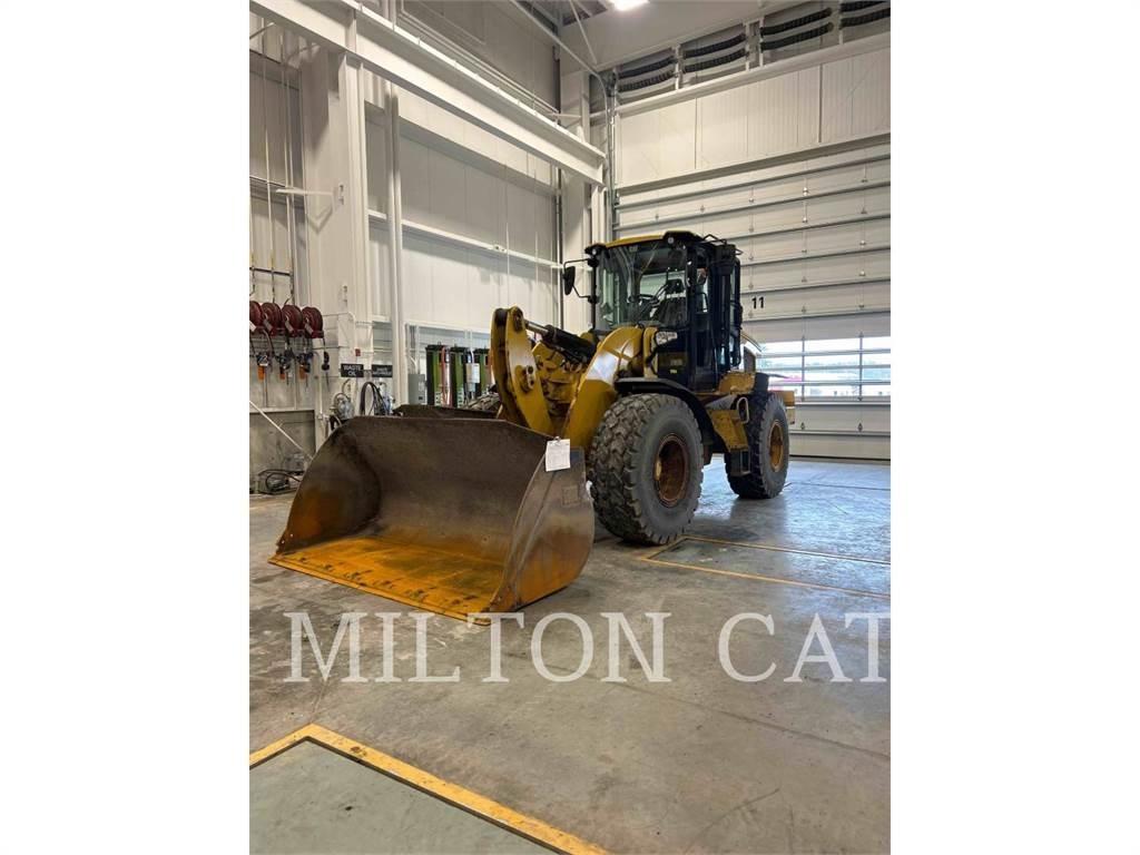 CAT 938M 3V Gumikerekes homlokrakodók