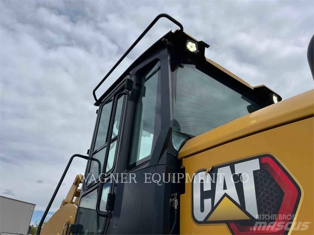 CAT 938M HL Gumikerekes homlokrakodók