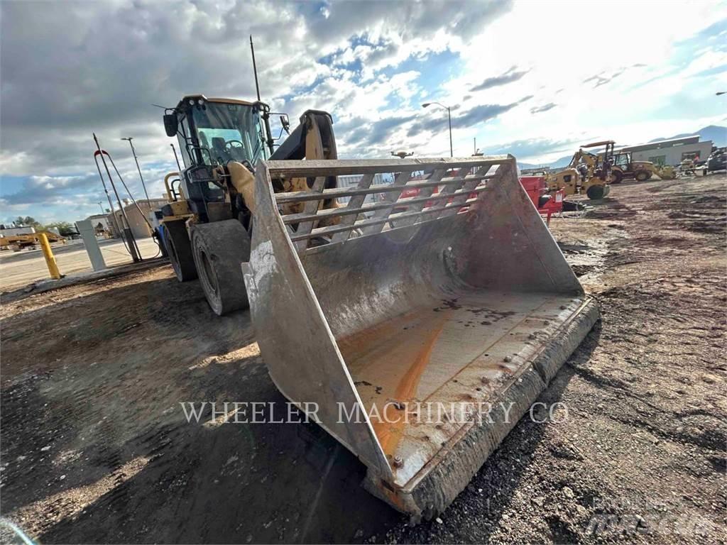 CAT 938M HL WS Gumikerekes homlokrakodók