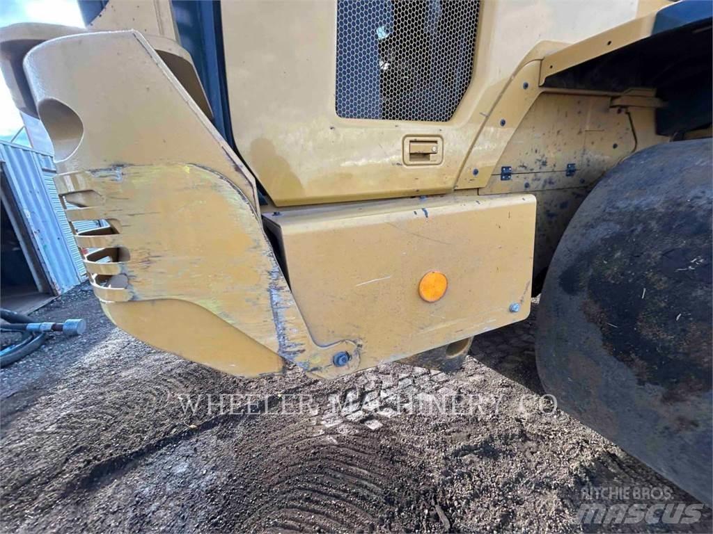 CAT 938M HL WS Gumikerekes homlokrakodók