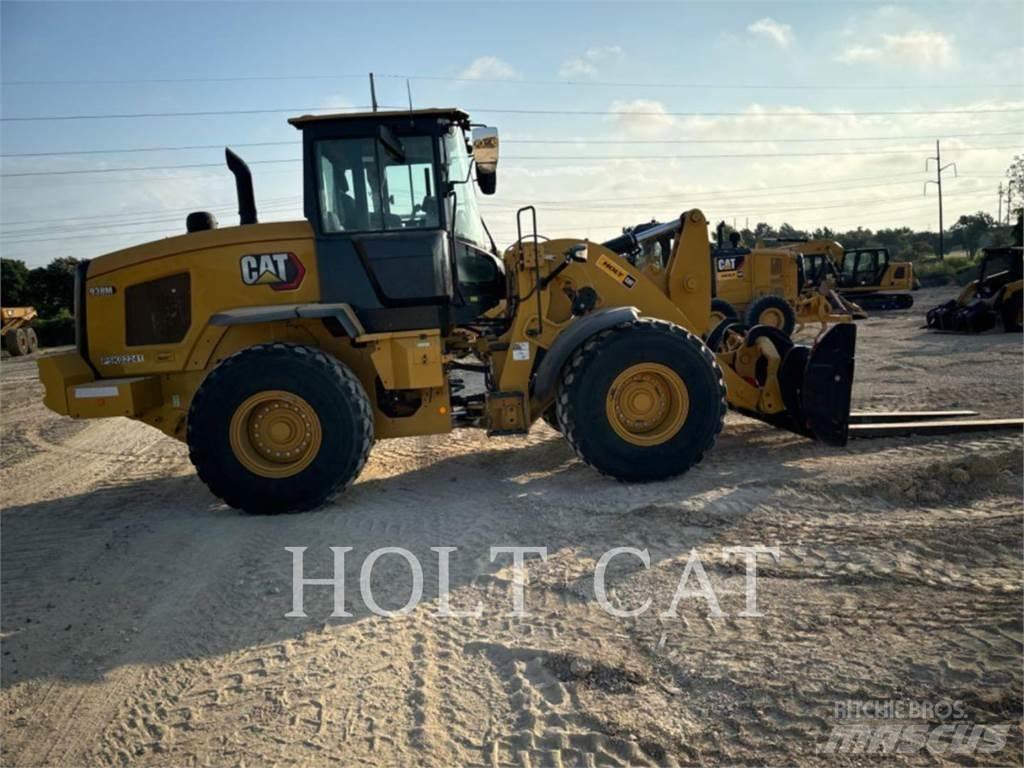 CAT 938M QC Gumikerekes homlokrakodók