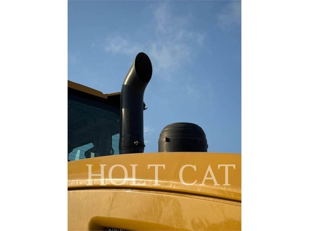 CAT 938M QC Gumikerekes homlokrakodók