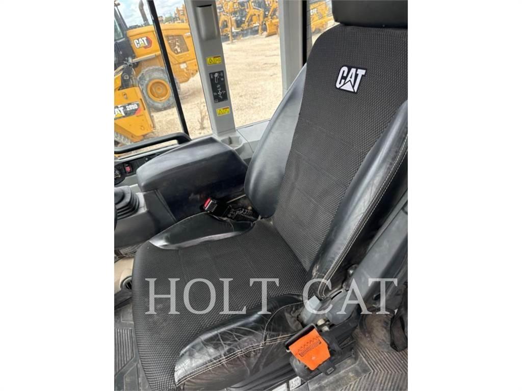 CAT 938M QC Gumikerekes homlokrakodók