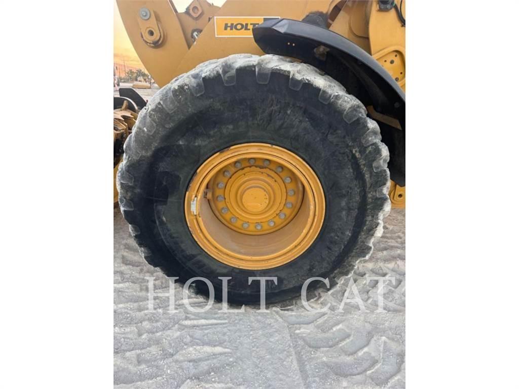 CAT 938M QC Gumikerekes homlokrakodók