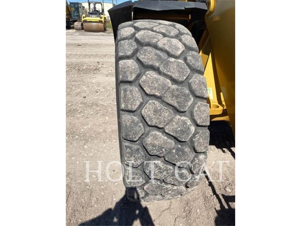 CAT 938M QC Gumikerekes homlokrakodók