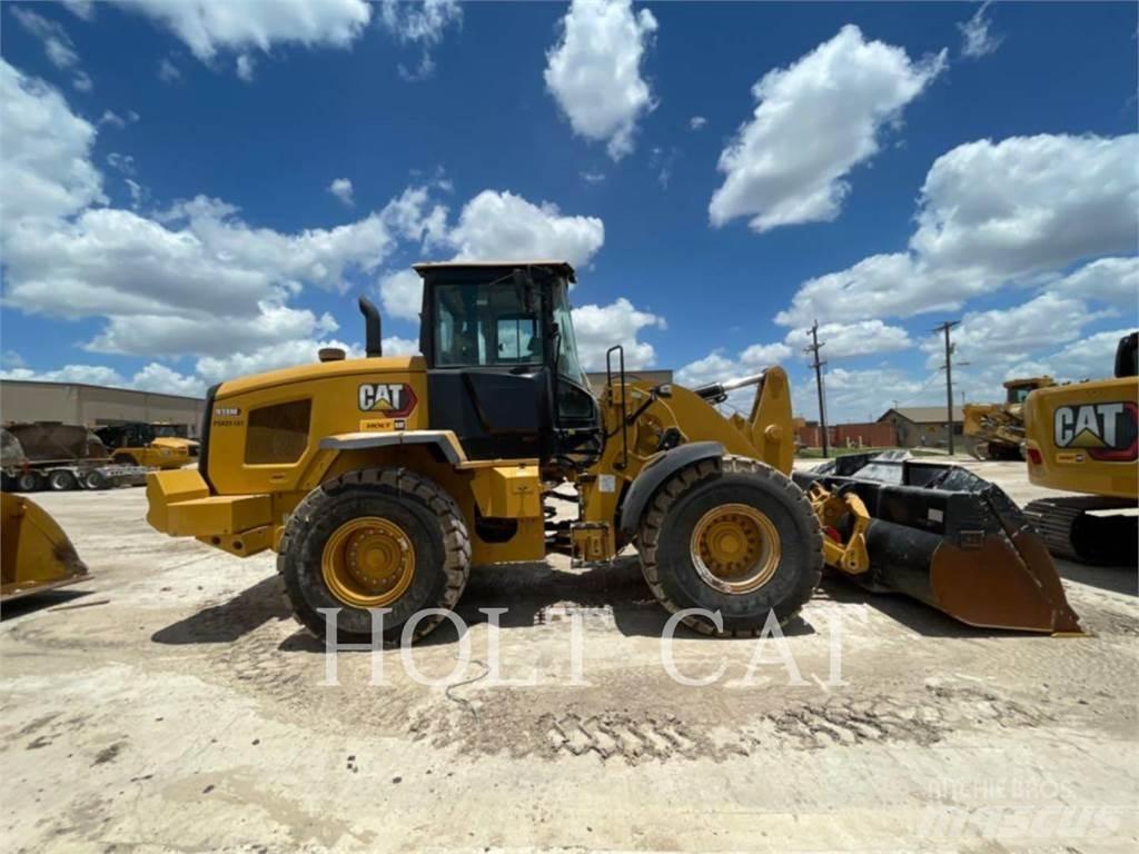 CAT 938M QC Gumikerekes homlokrakodók