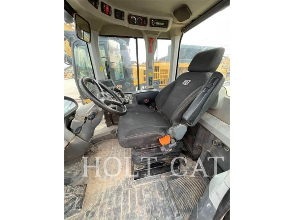 CAT 938M QC Gumikerekes homlokrakodók