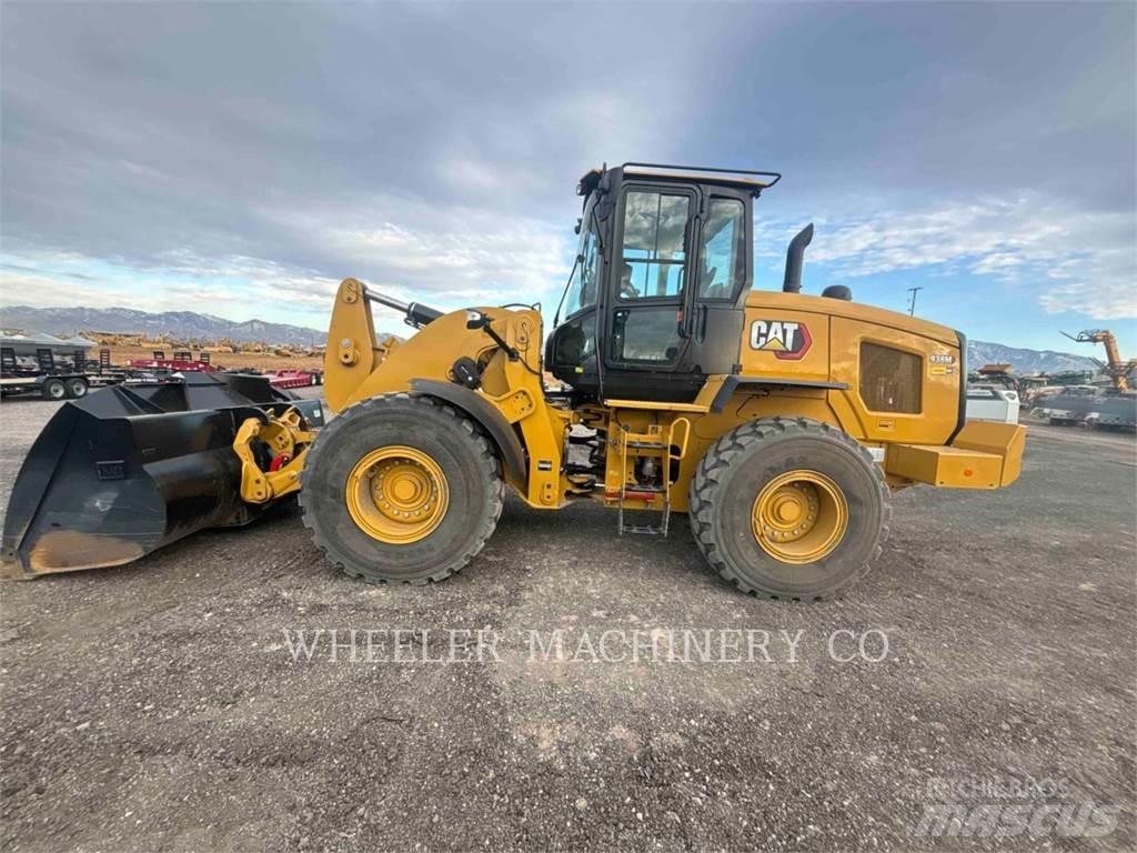 CAT 938M QC Gumikerekes homlokrakodók