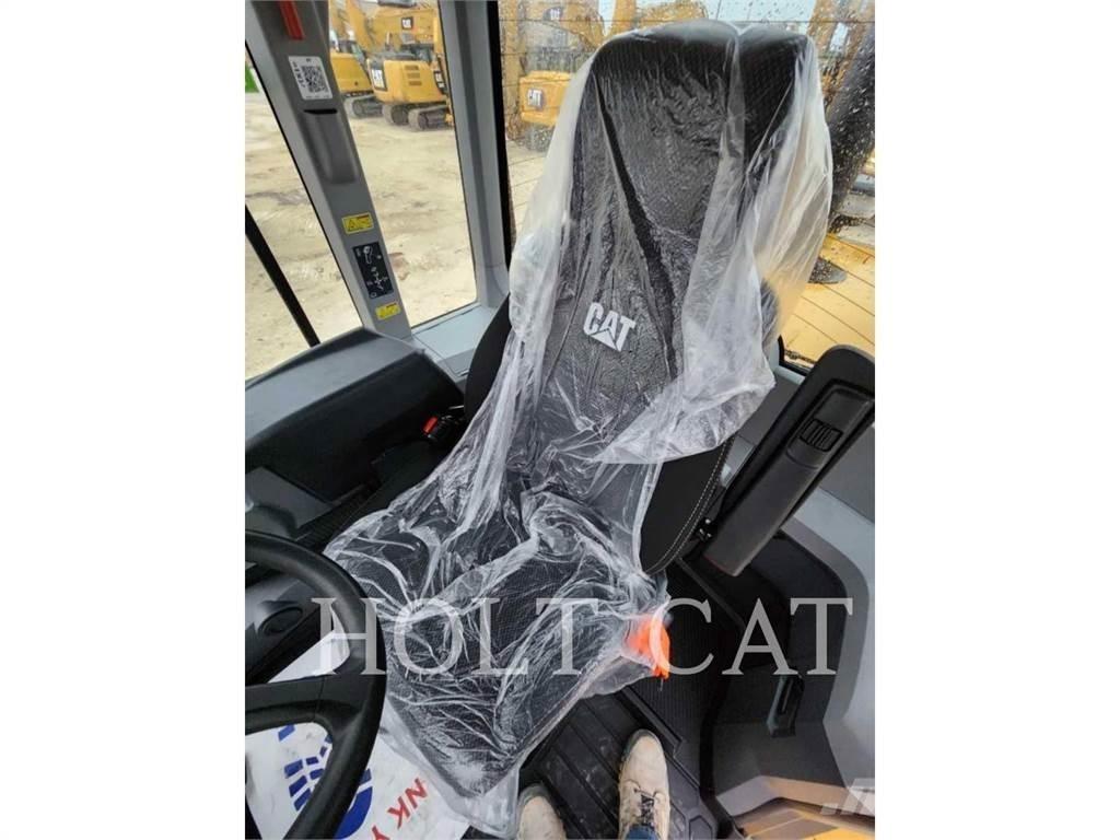 CAT 938M QC Gumikerekes homlokrakodók