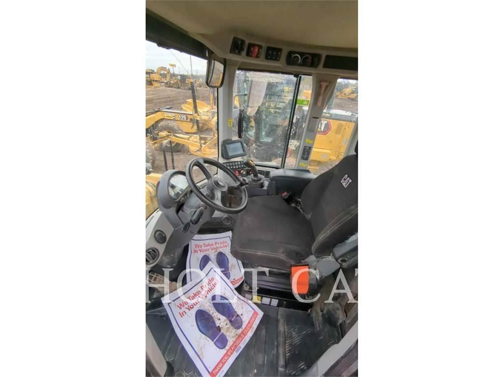 CAT 938M QC Gumikerekes homlokrakodók
