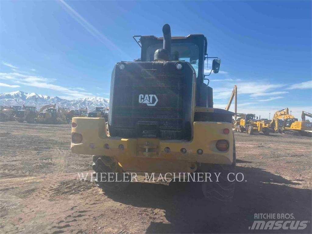 CAT 938M QC Gumikerekes homlokrakodók
