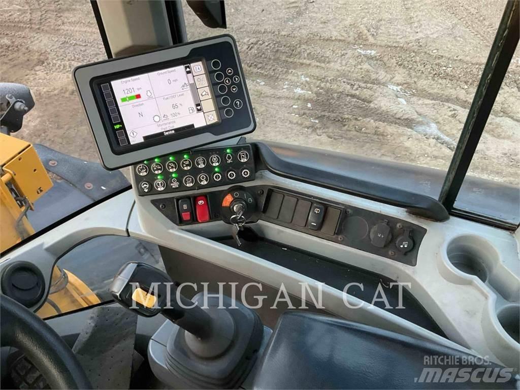 CAT 938M R+ Gumikerekes homlokrakodók
