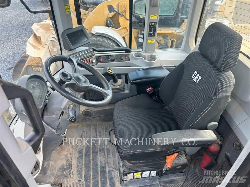 CAT 938M3V28QC Gumikerekes homlokrakodók