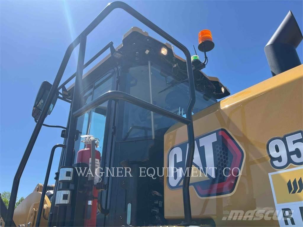 CAT 950 Gumikerekes homlokrakodók