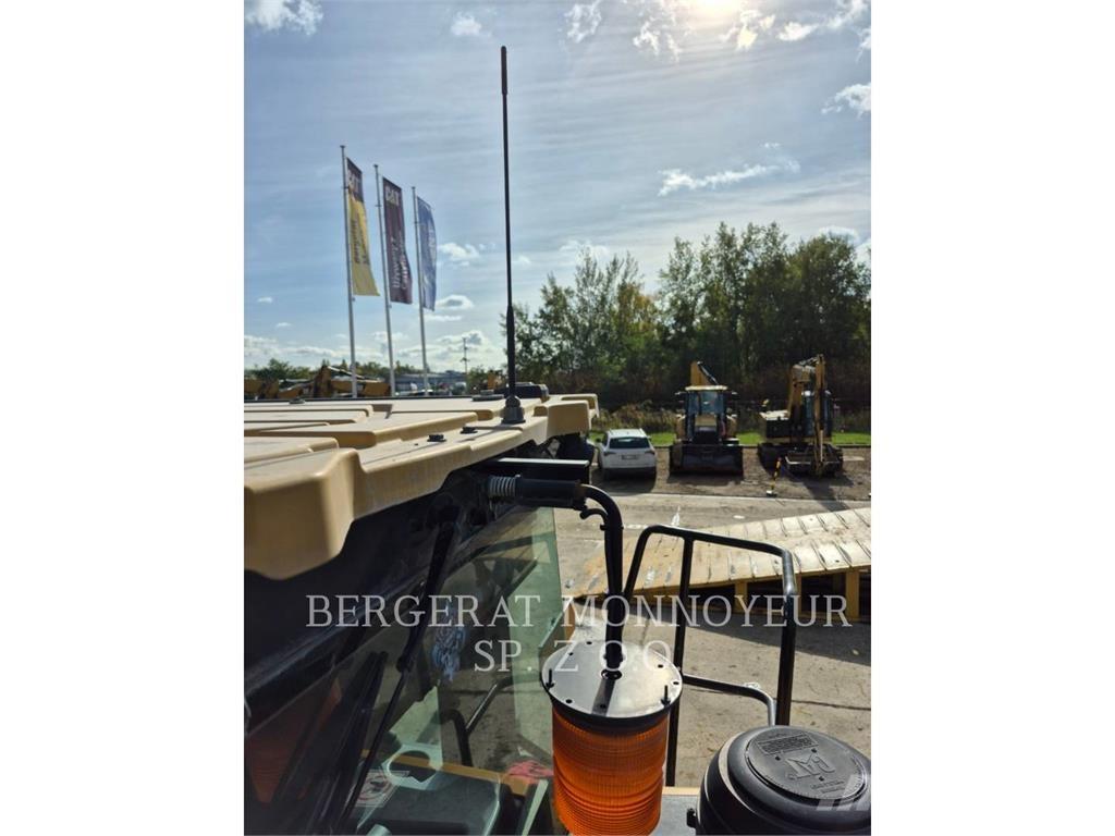 CAT 950 Gumikerekes homlokrakodók