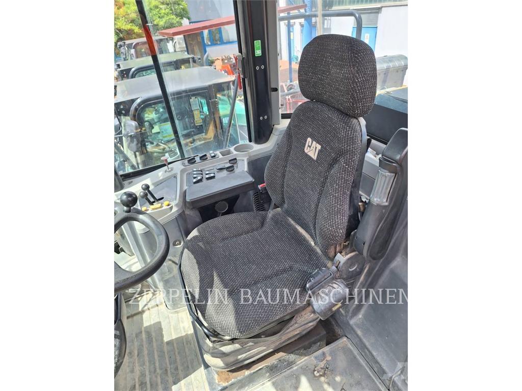 CAT 950GC Gumikerekes homlokrakodók