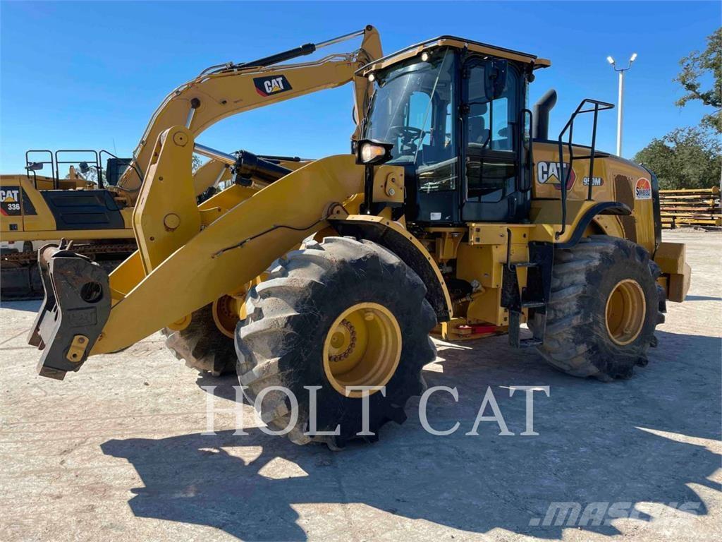 CAT 950M Gumikerekes homlokrakodók