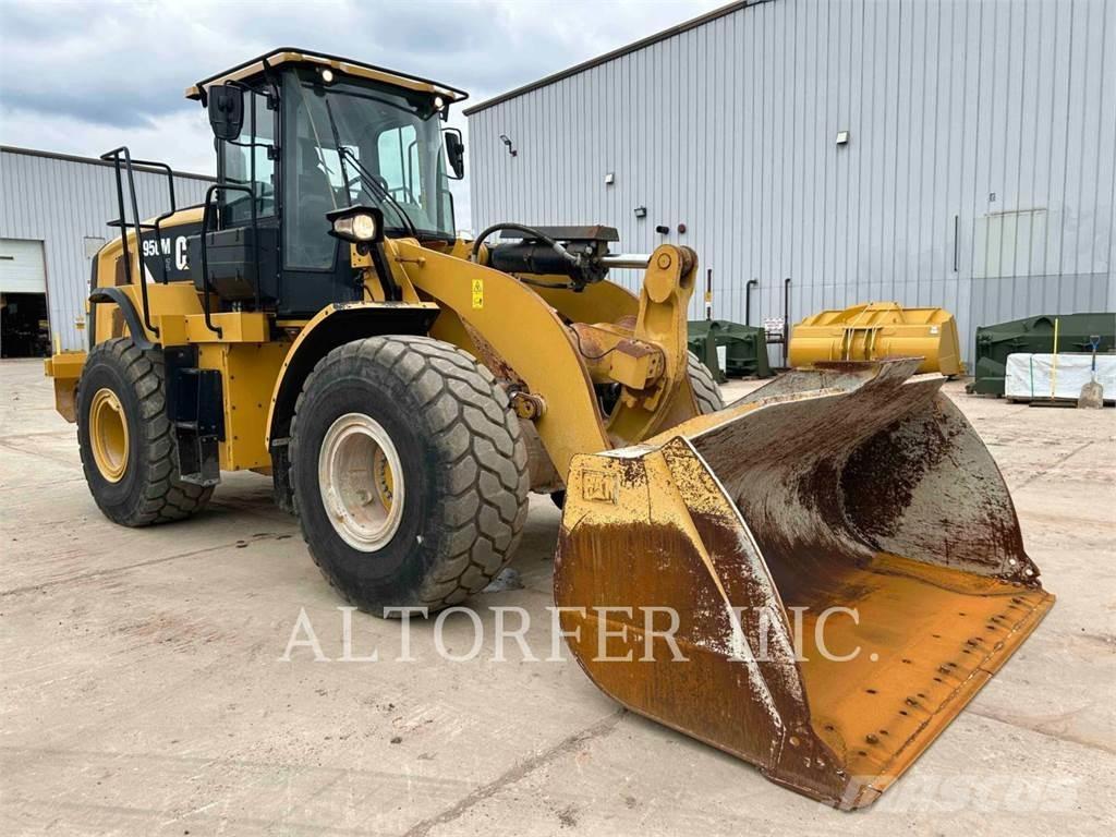 CAT 950M Gumikerekes homlokrakodók