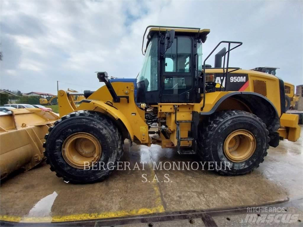 CAT 950M Gumikerekes homlokrakodók