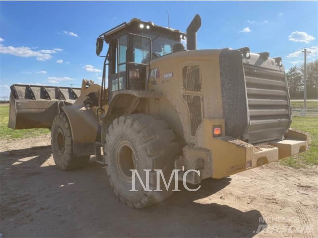 CAT 950M Gumikerekes homlokrakodók