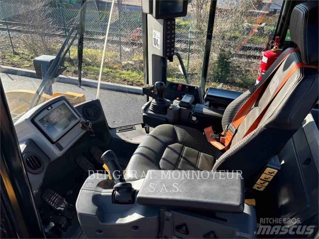 CAT 950M Gumikerekes homlokrakodók
