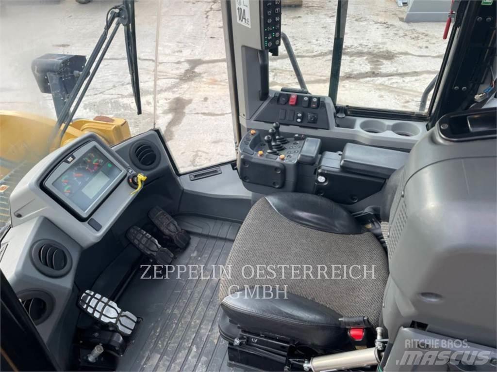 CAT 950M Gumikerekes homlokrakodók