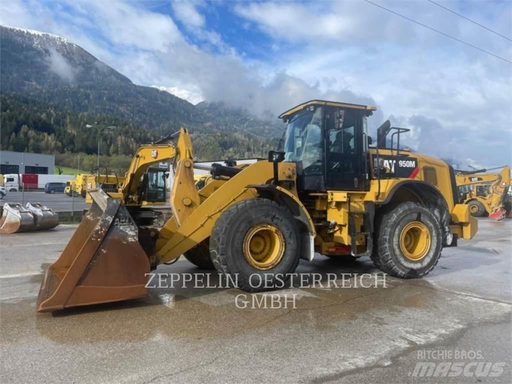 CAT 950M Gumikerekes homlokrakodók