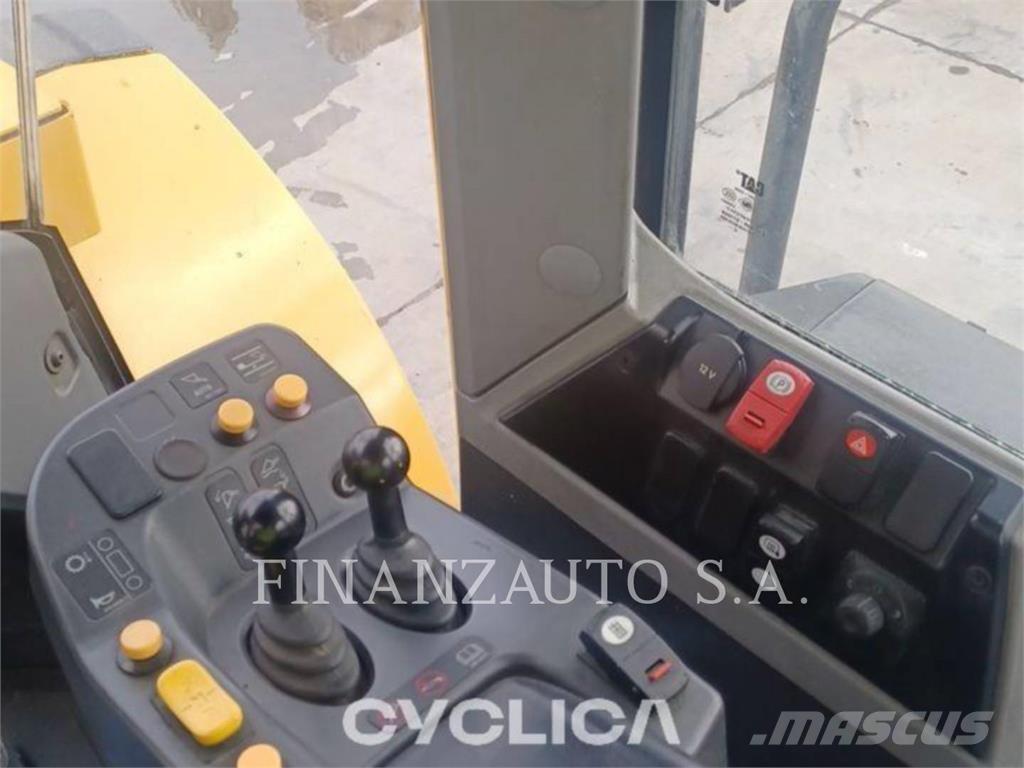 CAT 950M Gumikerekes homlokrakodók