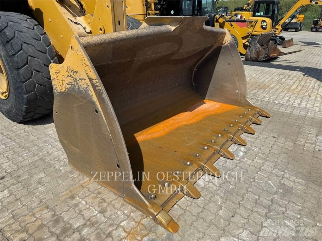CAT 950M Gumikerekes homlokrakodók