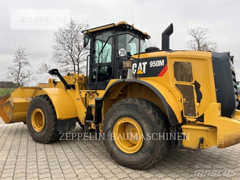CAT 950M Gumikerekes homlokrakodók