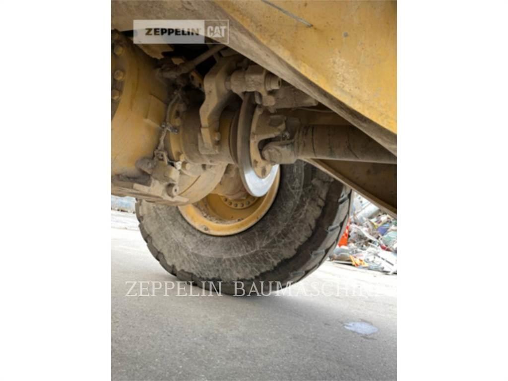 CAT 950M Gumikerekes homlokrakodók