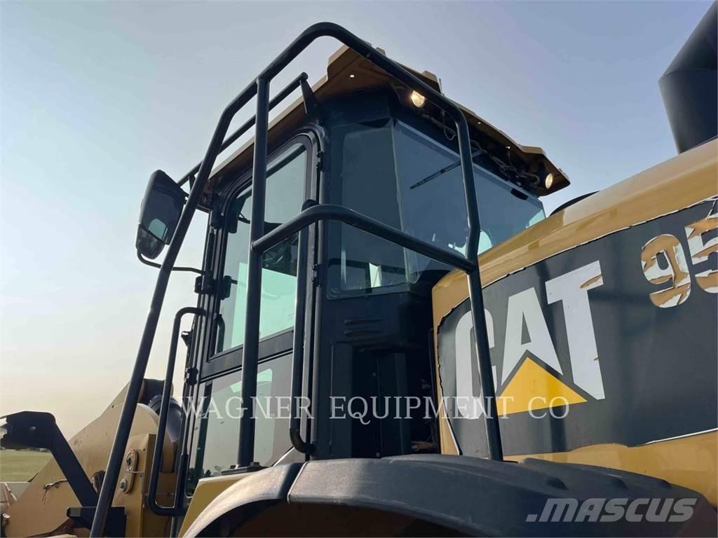 CAT 950M Gumikerekes homlokrakodók