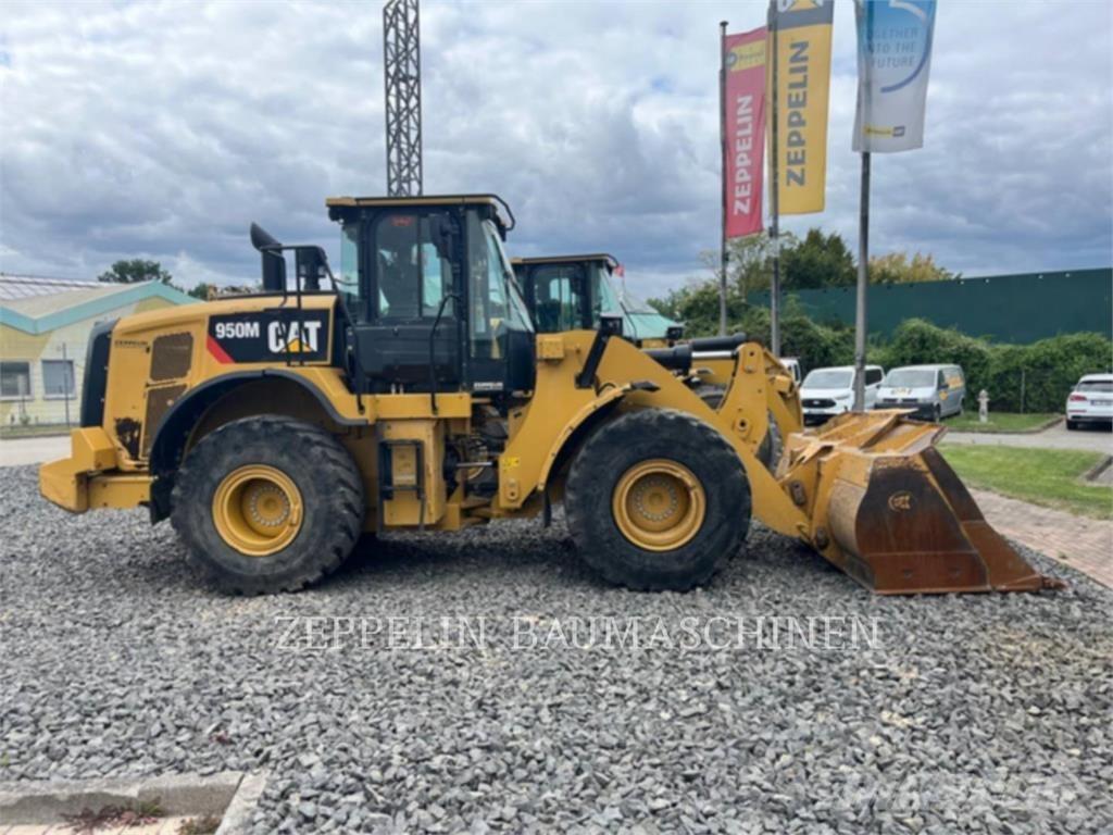 CAT 950M Gumikerekes homlokrakodók