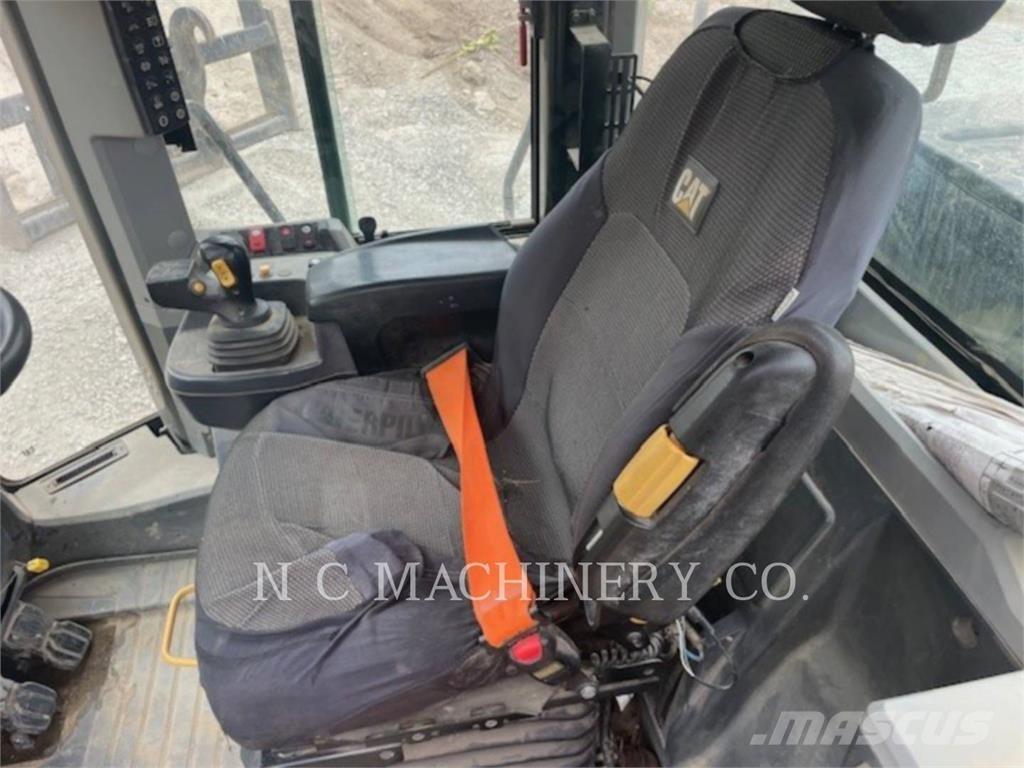 CAT 950M Gumikerekes homlokrakodók