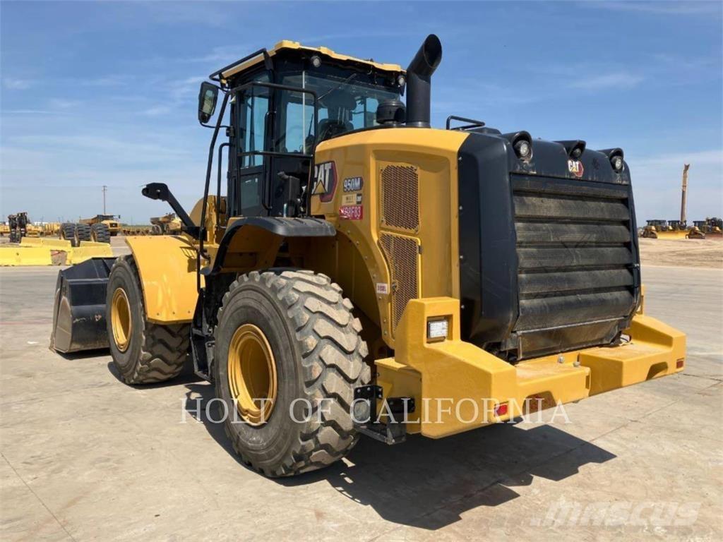 CAT 950M Gumikerekes homlokrakodók